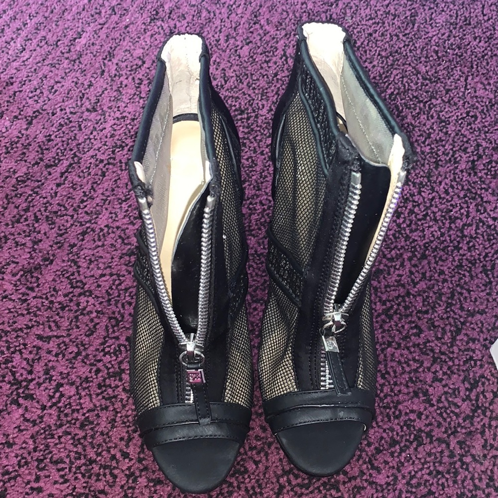 Gwen Stefani black open toe heel